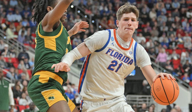 Florida vs Arizona Prediction, Picks & Odds for Tonight's College Basketball Game