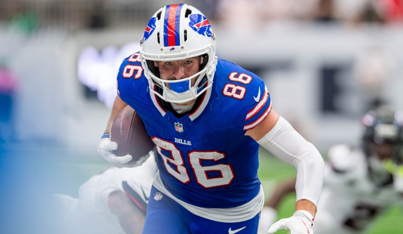 Buffalo Bills tight end Dalton Kincaid (86) runs after making a catch.