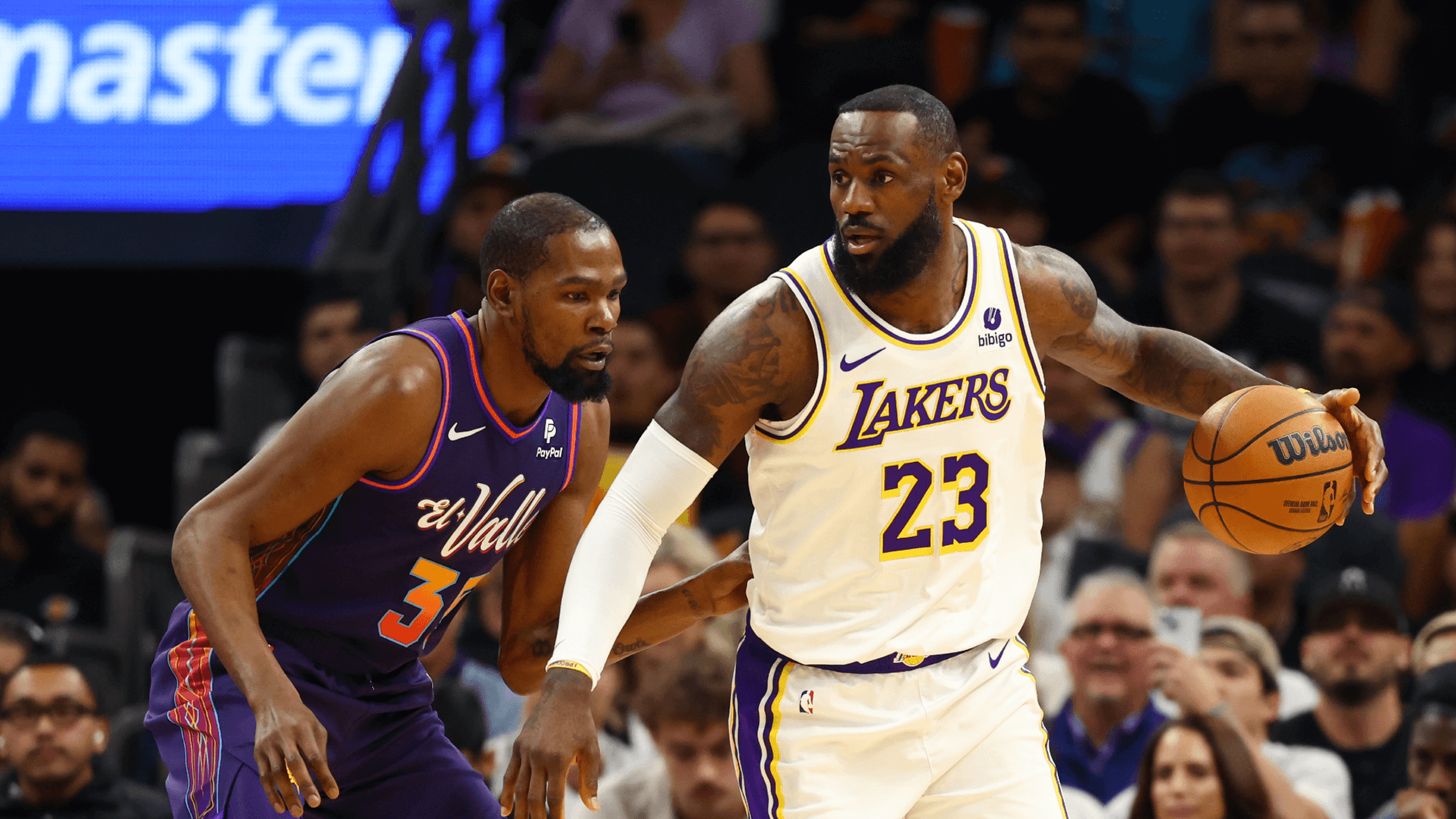 Los Angeles Lakers forward LeBron James (23) against Phoenix Suns forward Kevin Durant (35).