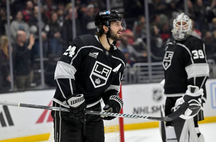 How To Bet - Blackhawks vs Kings Odds, Picks, and Predictions Tonight: Defensive Battle in LA