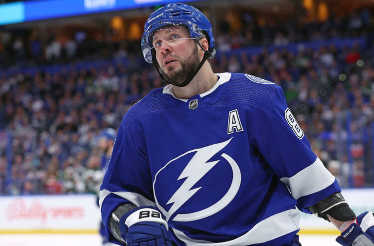 Lightning vs Red Wings Picks, Predictions & Odds Tonight – NHL