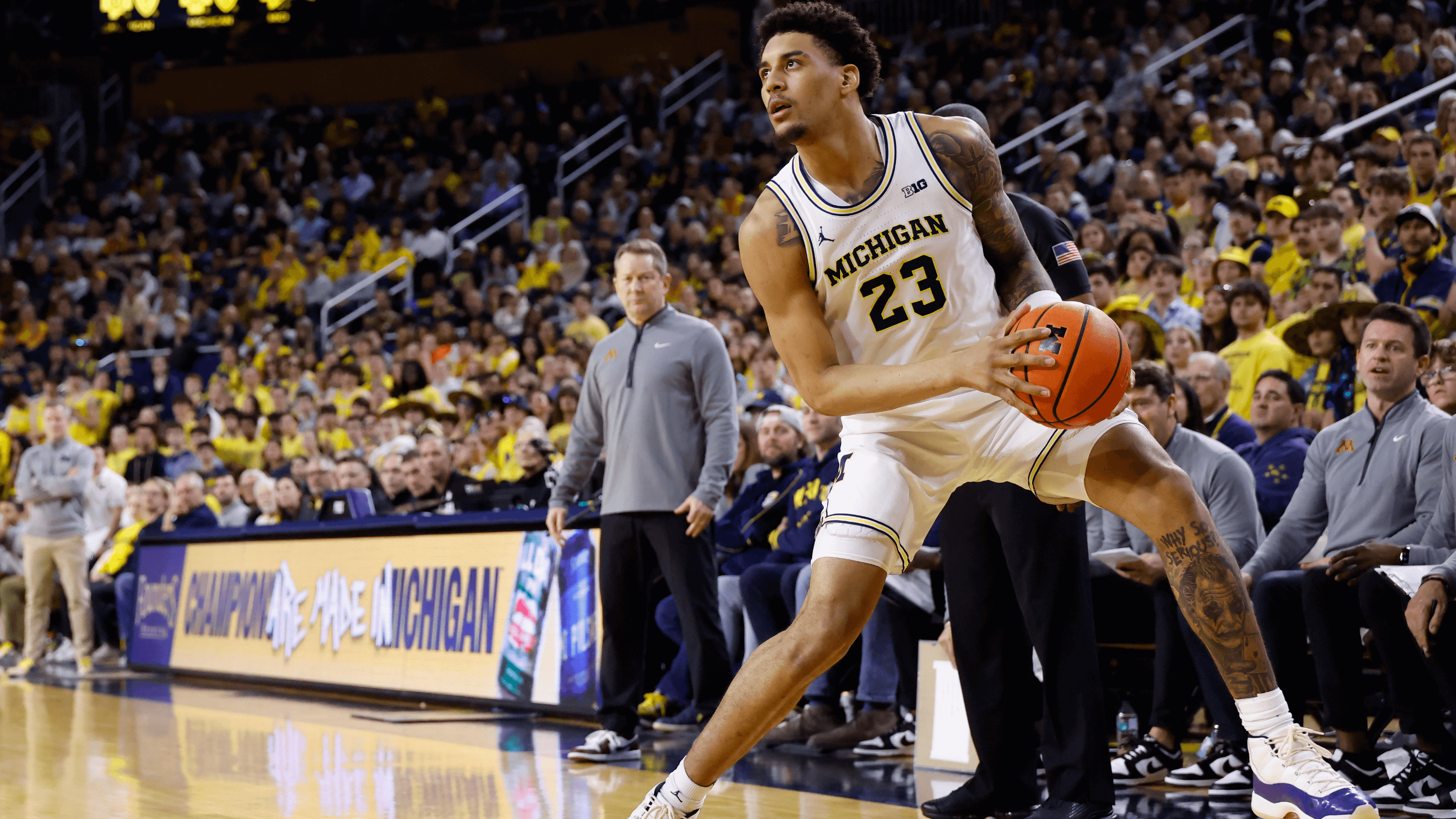 Michigan vs Iowa Prediction, Picks & Odds for Tonight's College Basketball Game