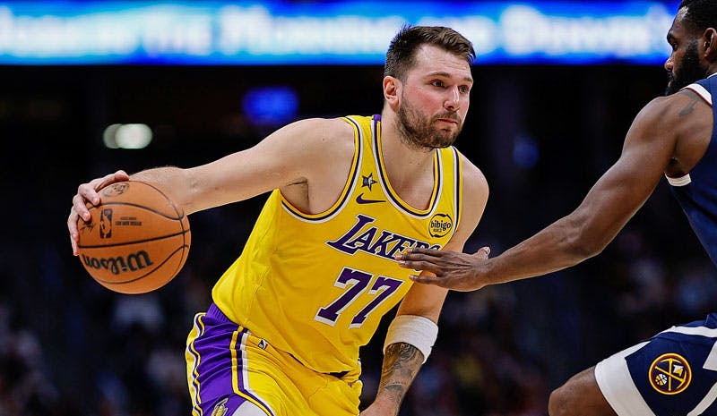 Lakers vs Mavericks Prediction, Picks & Odds for Tonight’s NBA Game