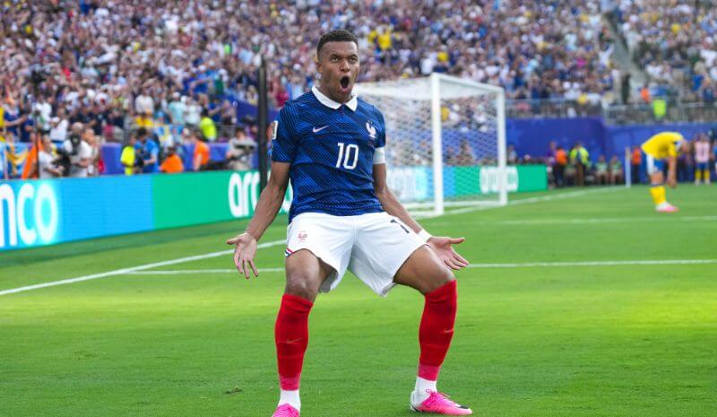 How To Bet - World Cup Golden Boot Odds 2026: Mbappe Pulls Level With Messi After Brace