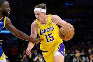 Lakers vs Kings Prediction, Picks & Odds for Tonight’s NBA Game