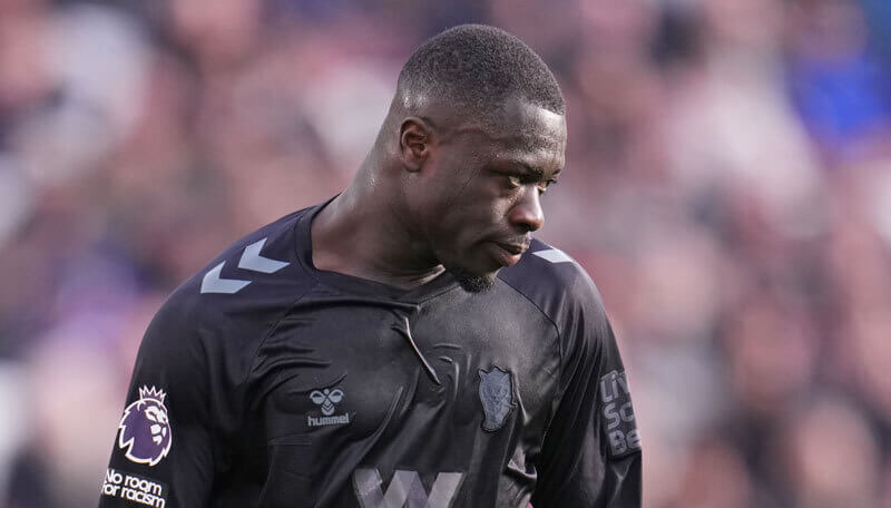 How To Bet - Sunderland vs Burnley Predictions, Picks & Odds for Monday's Premier League Match