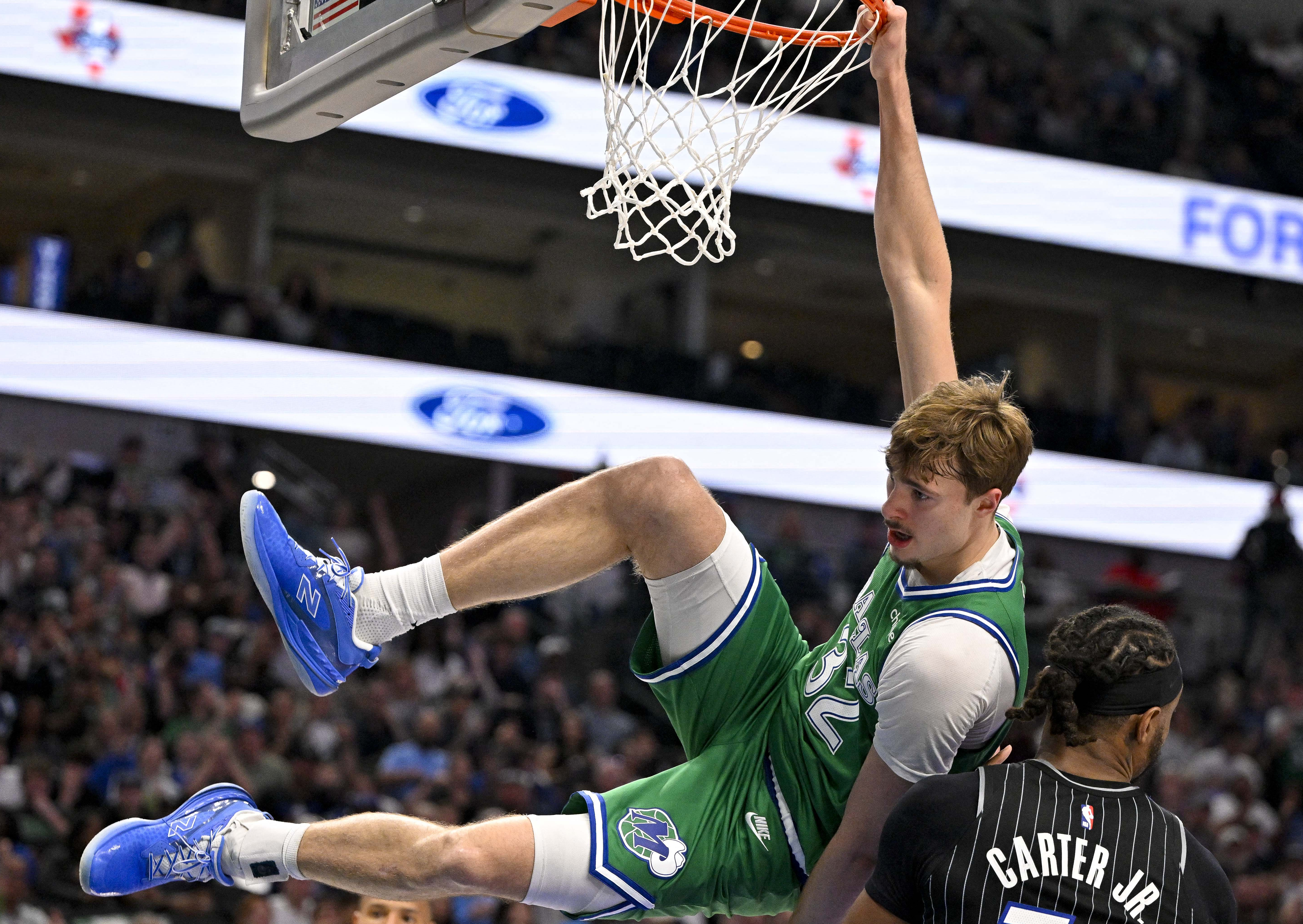 Lakers vs Mavericks Prediction, Picks & Odds for Tonight’s NBA Game