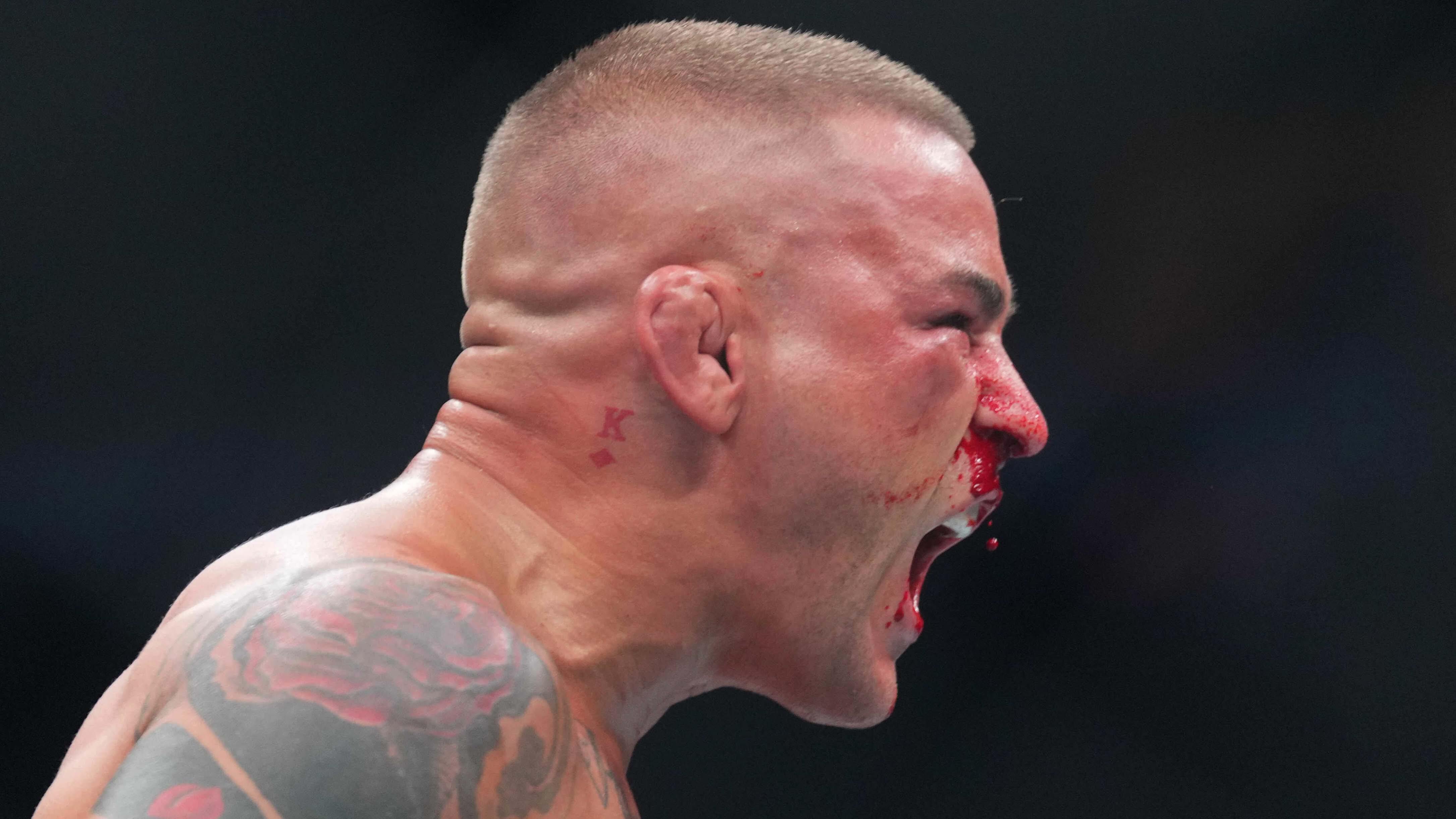 How To Bet - UFC 318 Predictions, Picks & Best Bets for the Main Card Tonight