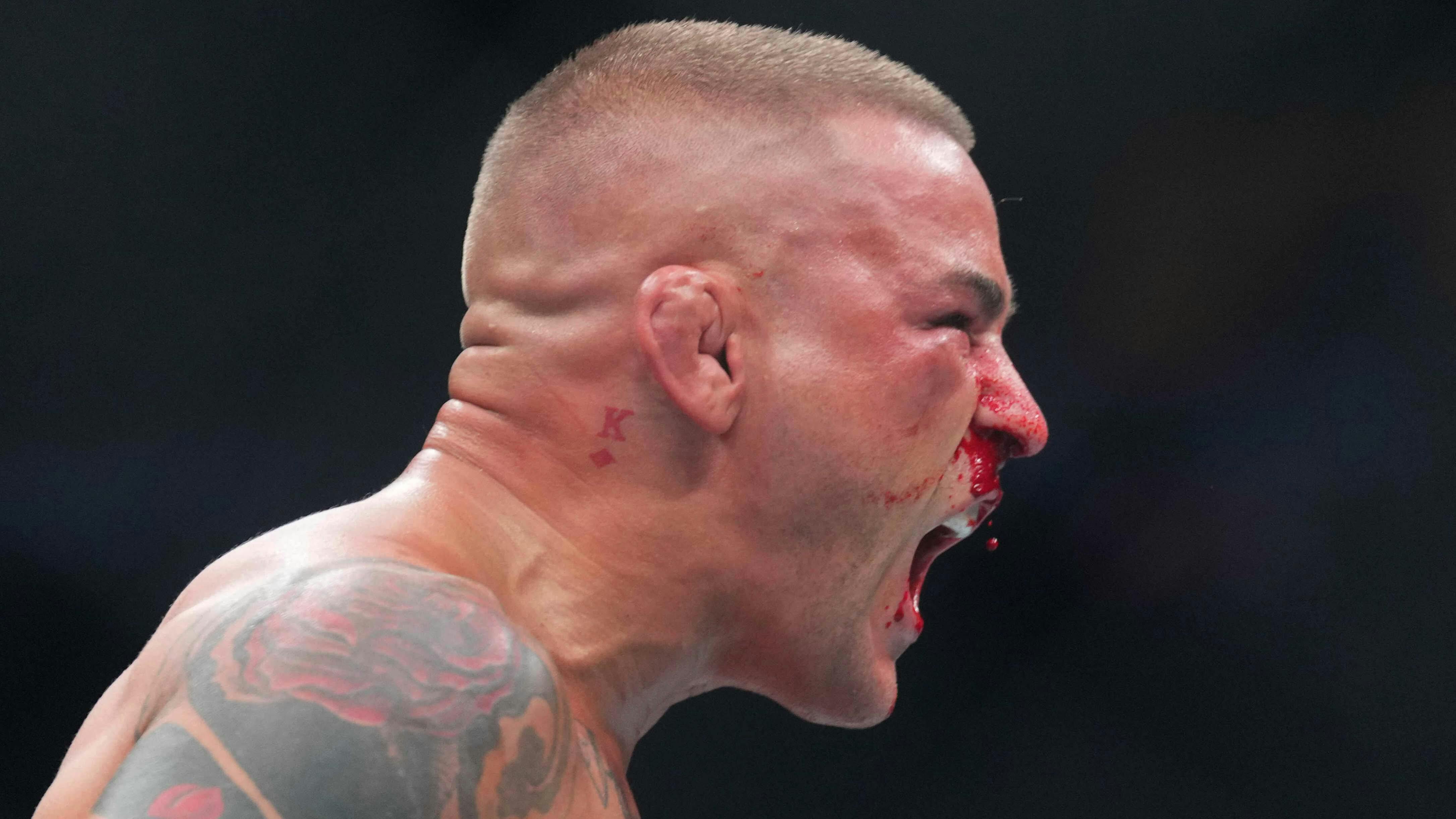UFC 318 Predictions, Picks & Best Bets for the Main Card Tonight