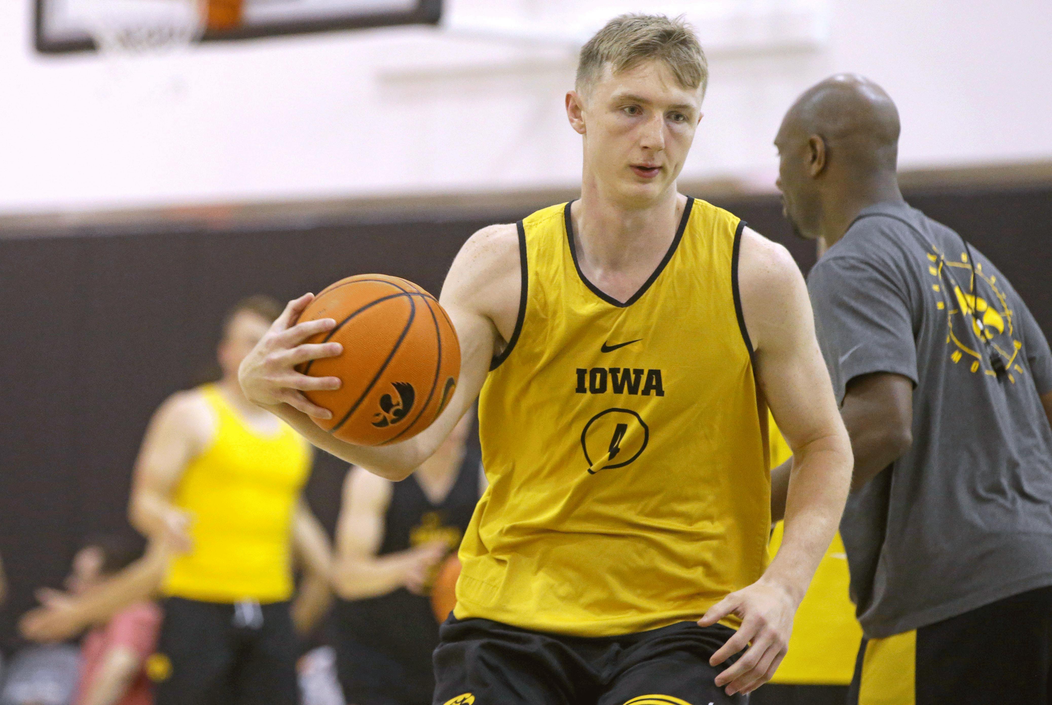 Josh Dix NCAAB Iowa