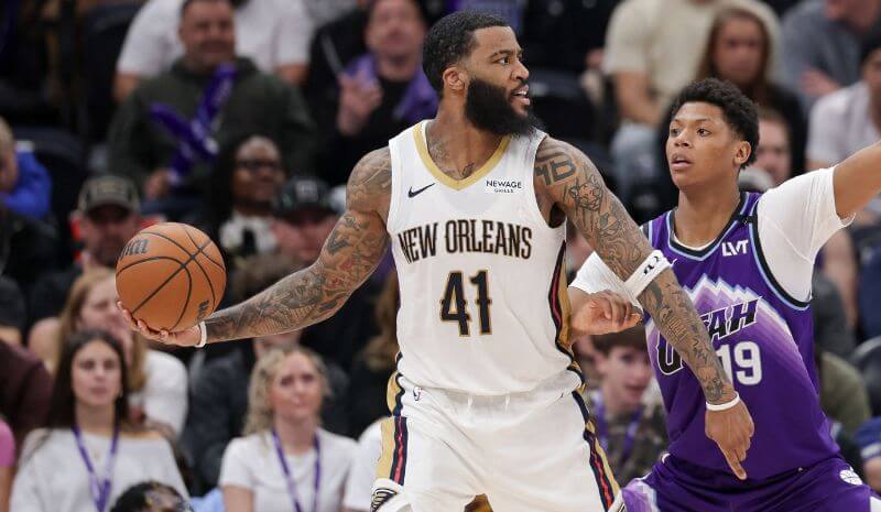 New Orleans Pelicans guard/forward Saddiq Bey (41) keeps the ball.