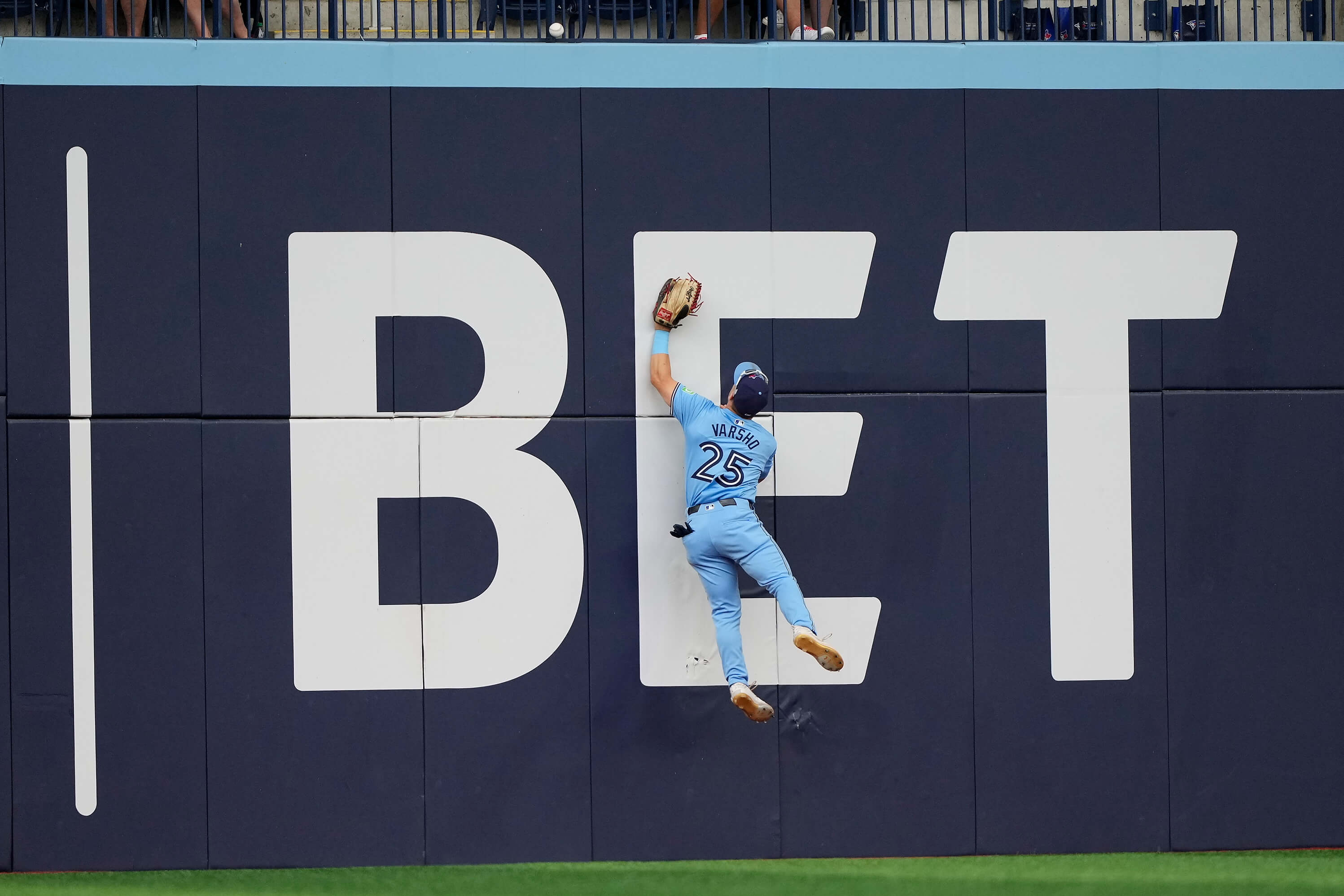 How To Bet - Canadian Lawmakers Poised to Crack Down on Sports Betting Ads