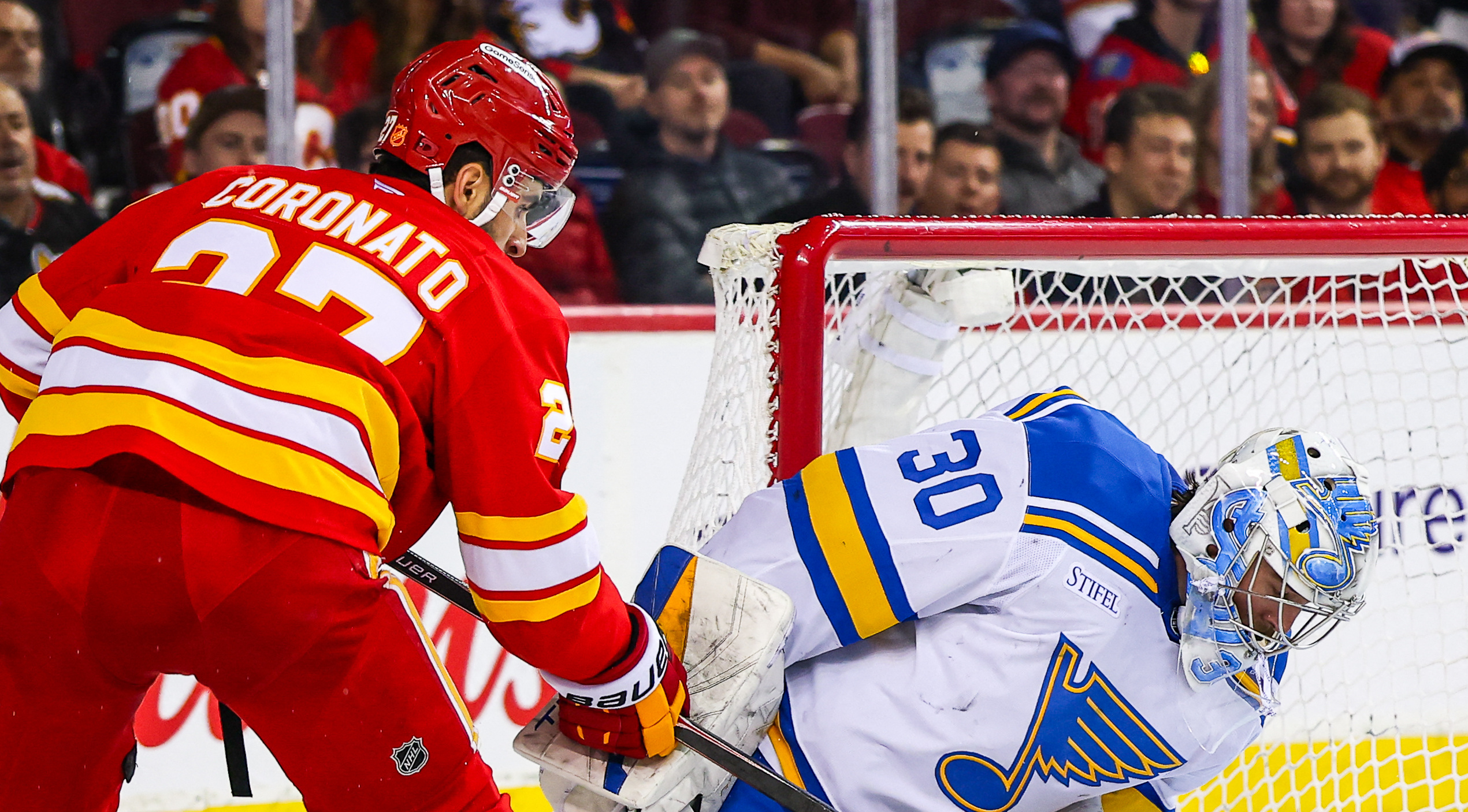 Canucks vs Flames Prediction, Picks & Odds for Tonight’s NHL Game