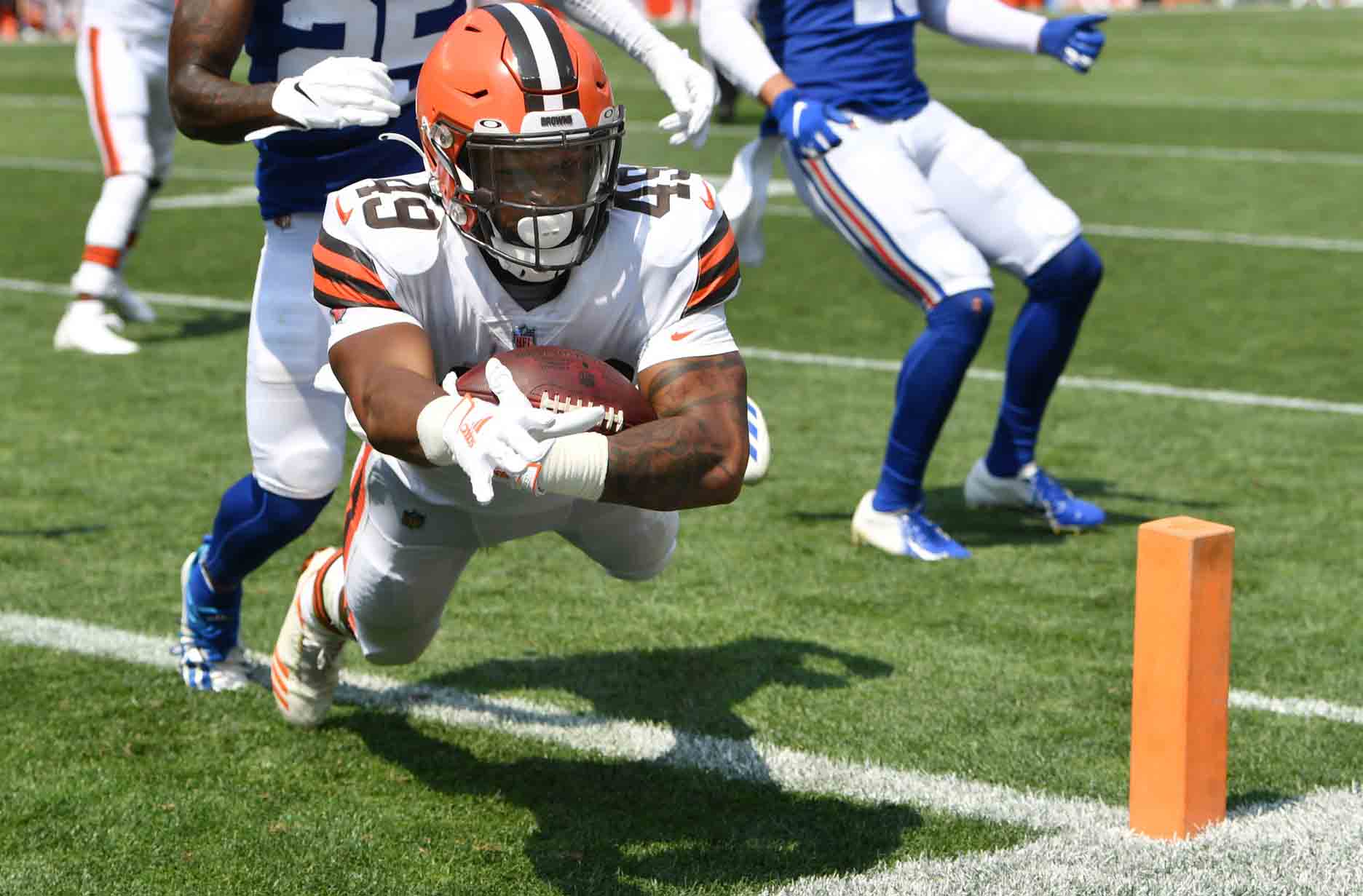 Cleveland Browns running back John Kelly (49) scores a touchdown in front of the defense of New York Giants cornerback Rodarius Williams (25) during the second half at FirstEnergy Stadium.