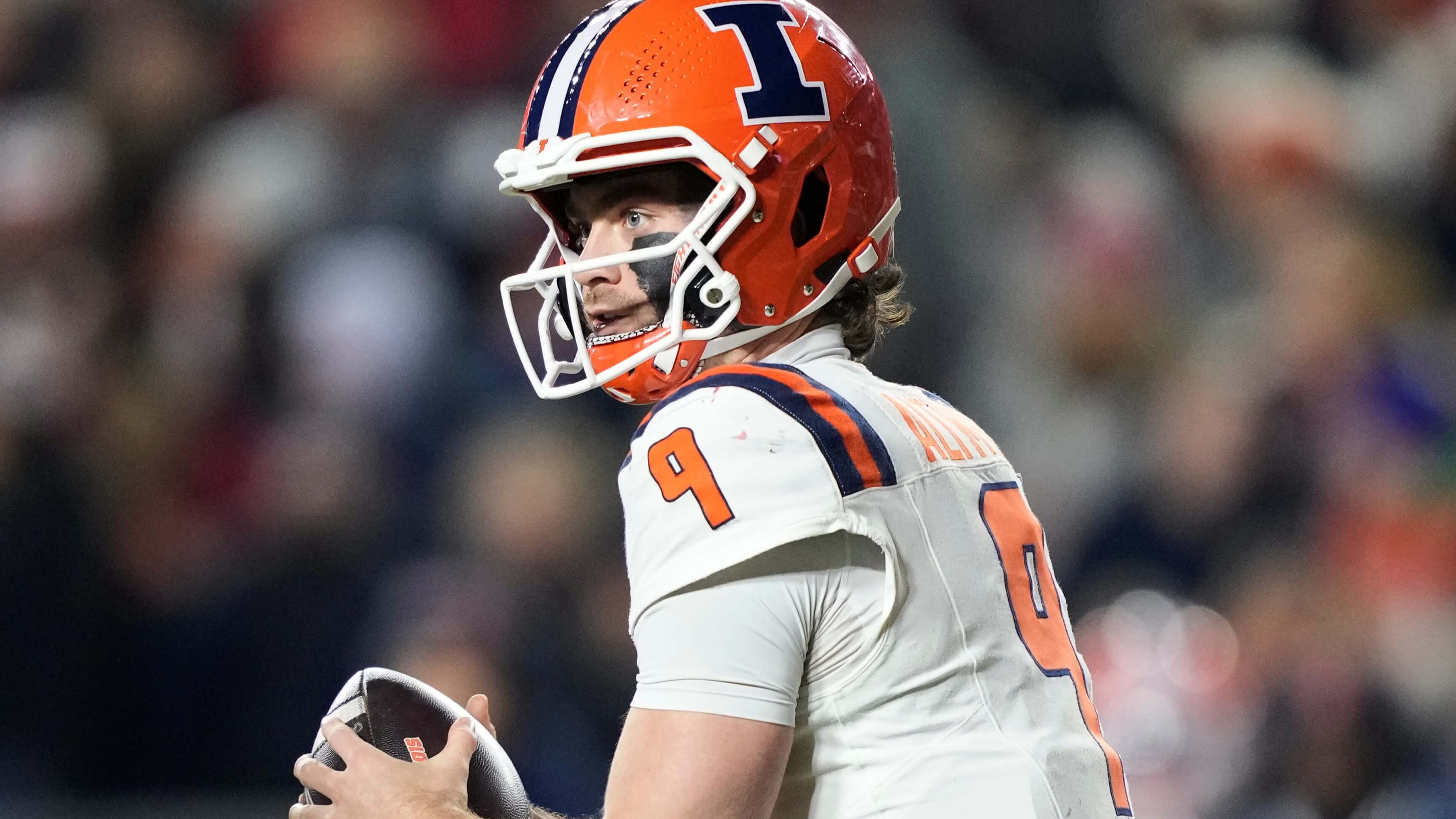 Tennessee vs Illinois Predictions, Picks & Odds for Today's Music City Bowl