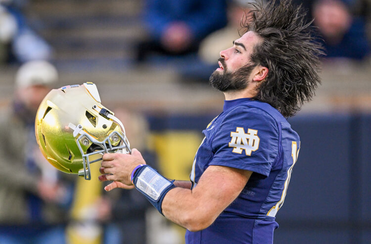 Audric Estimé runs through Stanford defense and the Notre Dame