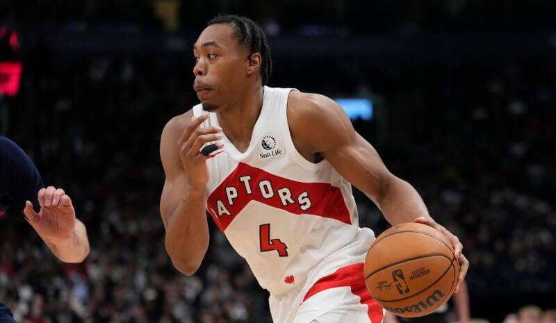 Toronto Raptors guard Scottie Barnes (4) drives to the net against the Washington Wizards.