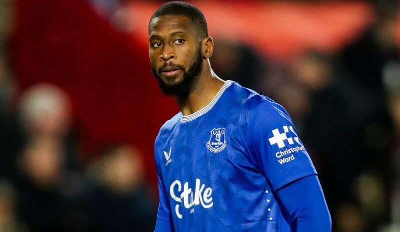 Beto of Everton looks on during the Premier League match Brentford vs Everton at The Gtech Community Stadium.