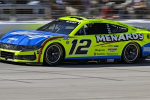 NASCAR Xfinity 500 Predictions, Odds & Race Preview — Martinsville Speedway