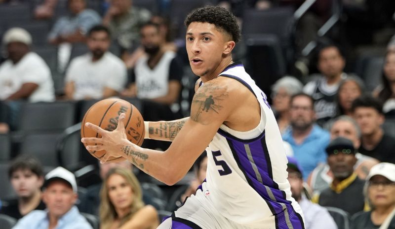 Sacramento Kings guard Nique Clifford (5) during the second quarter.