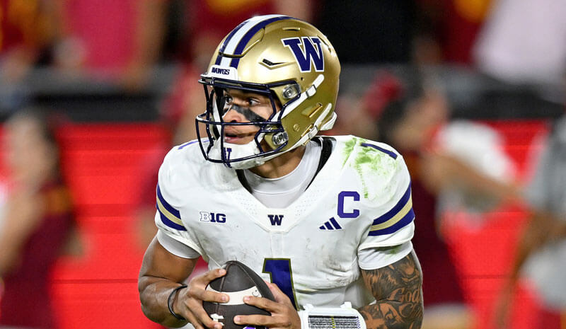 Washington Huskies quarterback Demond Williams Jr. (1).