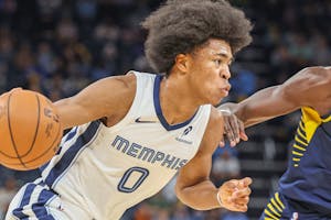 Grizzlies vs Suns Prediction, Picks & Odds for Tonight’s NBA Game