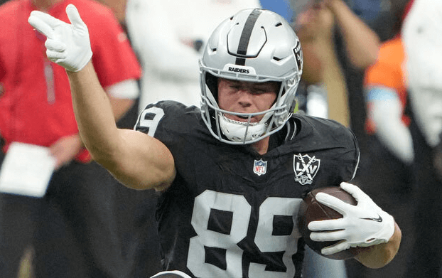 Jaguars vs Raiders Predictions, Picks & Best Bets for NFL Week 9