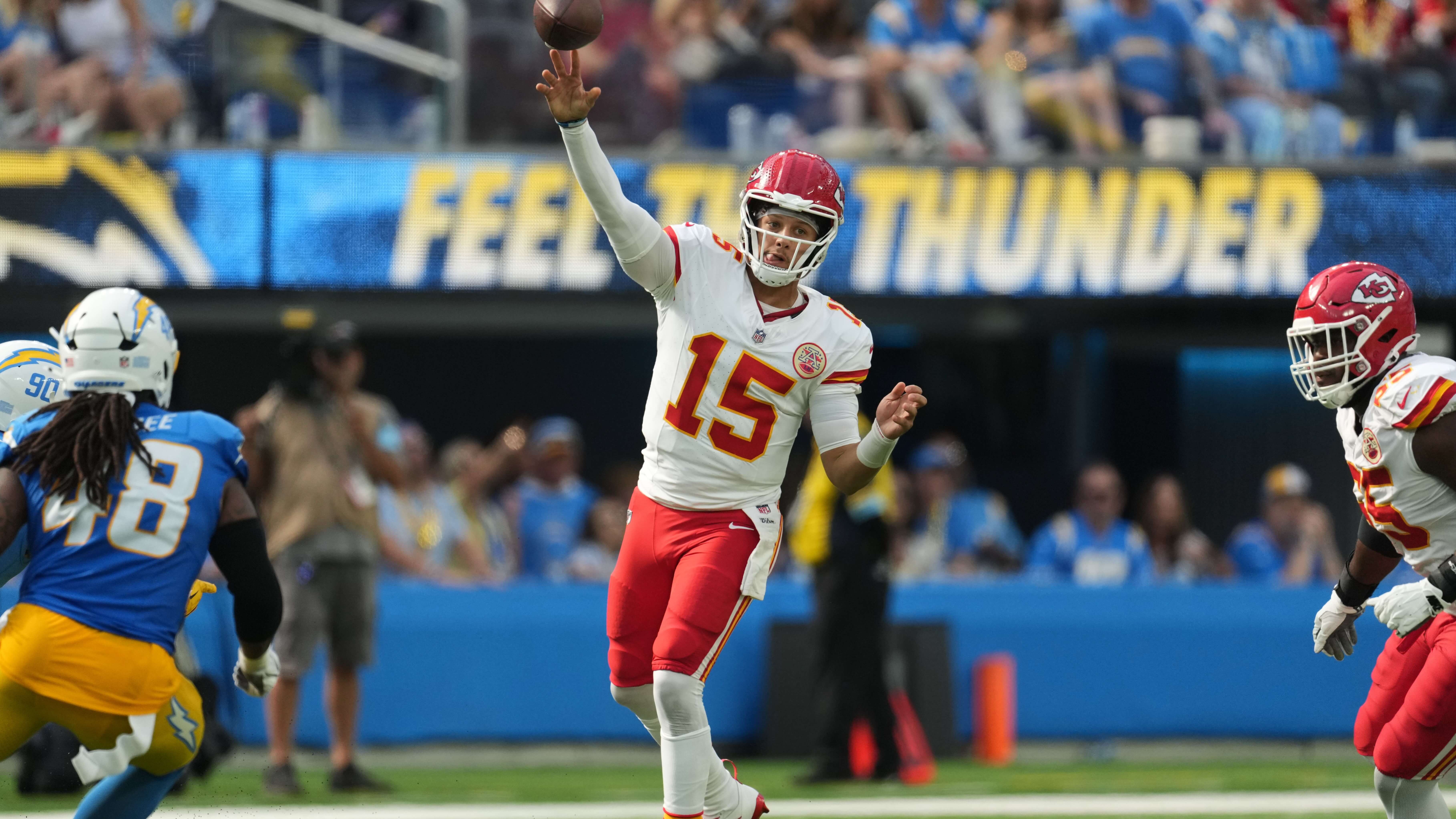 Saints vs Chiefs Picks & Predictions for MNF: Mahomes Makes Due