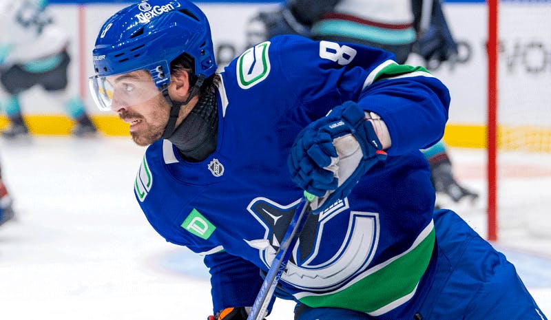 Canucks vs Blackhawks Prediction, Picks & Odds for Tonight’s NHL Game