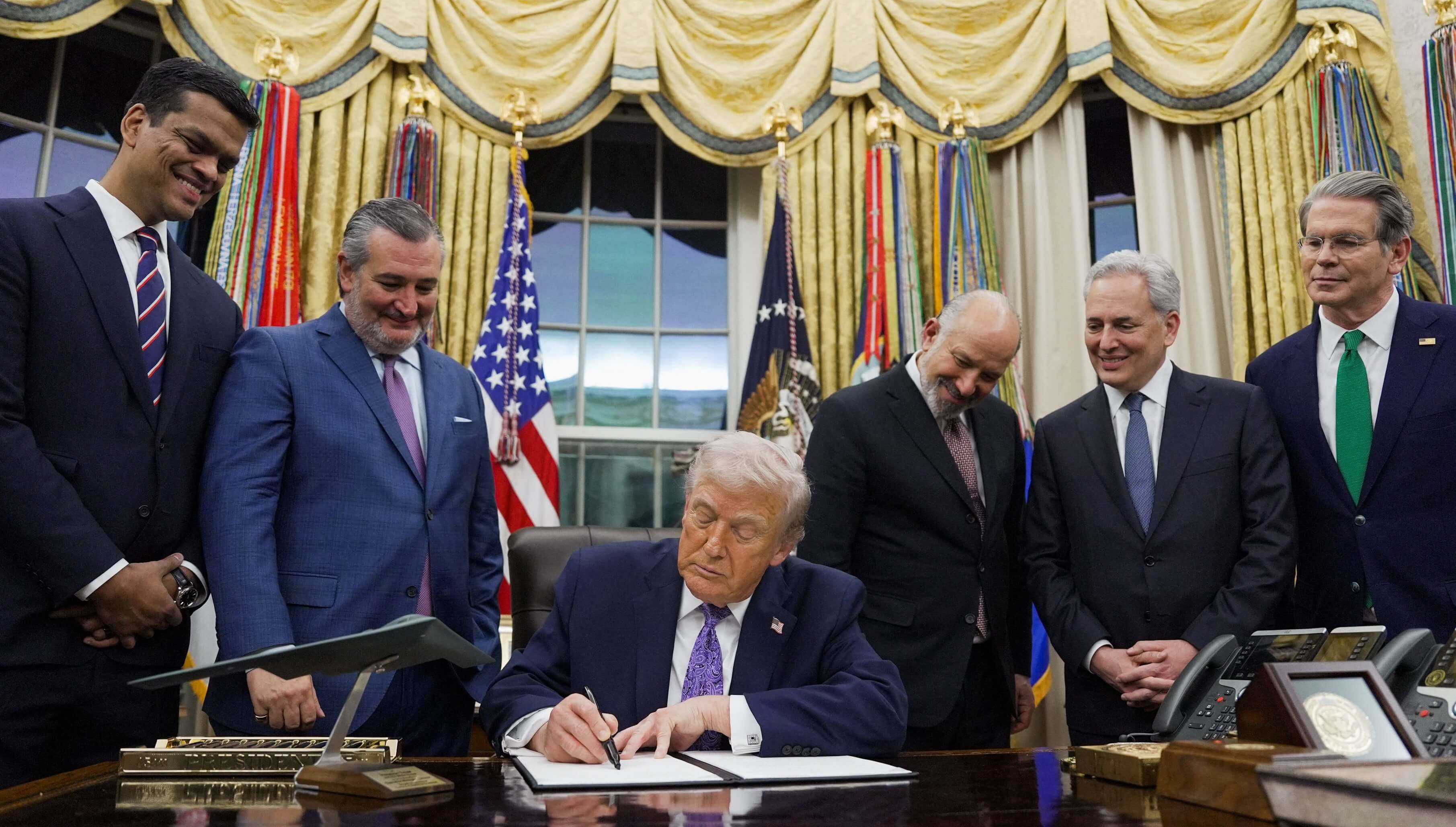Trump AI Federal Review Odds: Kalshi Traders Predict AI Order by 2027 