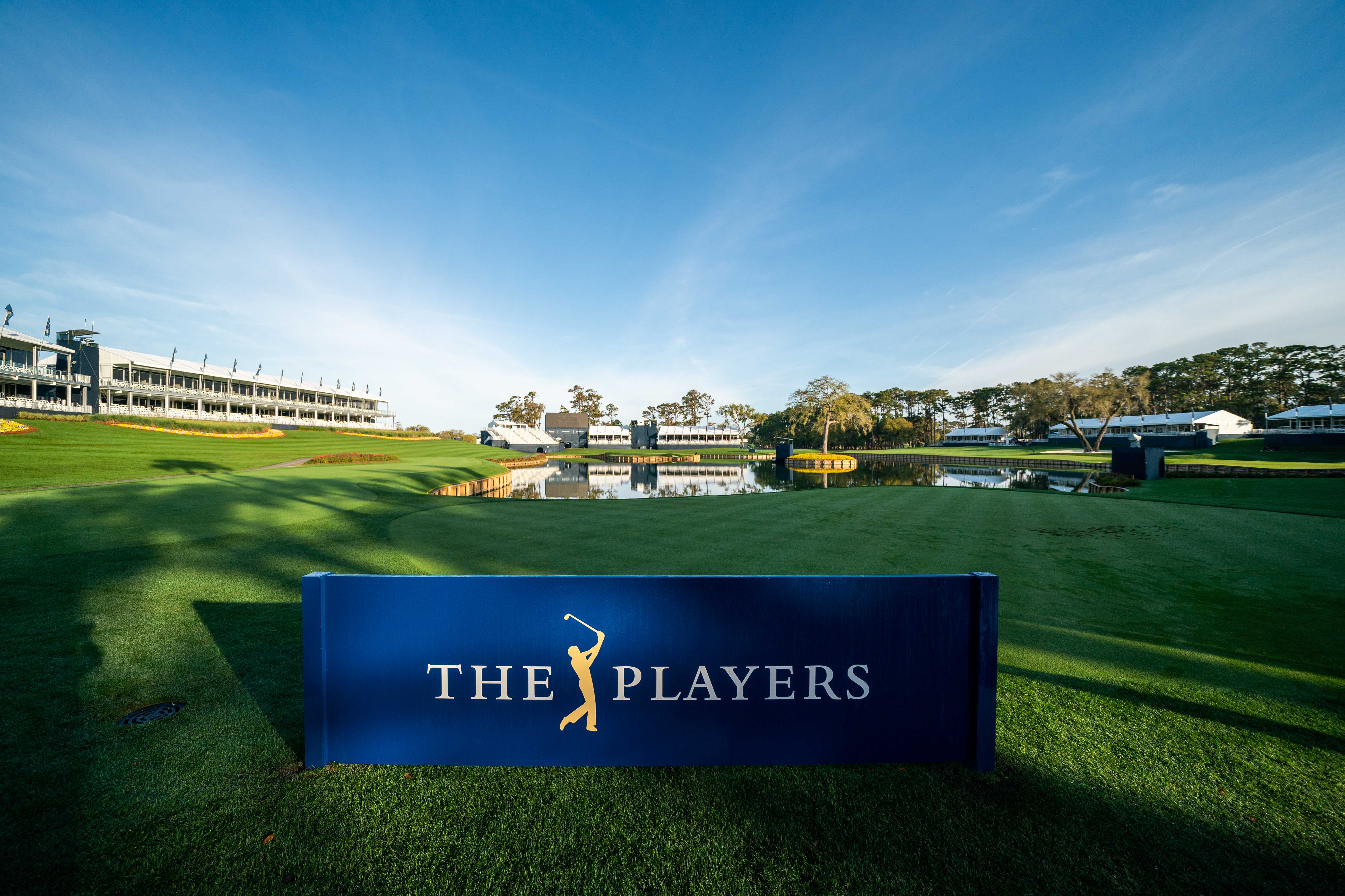 How To Bet - Gronk Takes on 17th Hole at TPC Sawgrass in FanDuel Promo