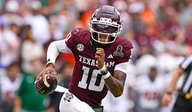 Texas A&M Aggies quarterback Marcel Reed (10).
