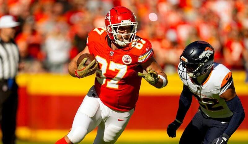 Kansas City Chiefs tight end Travis Kelce (87) runs with the ball against Denver Broncos safety Brandon Jones (22)