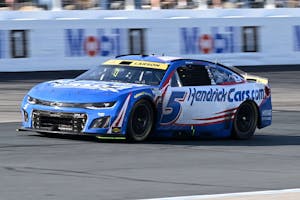 NASCAR Hollywood Casino 400 Predictions, Odds & Race Preview — Kansas Speedway