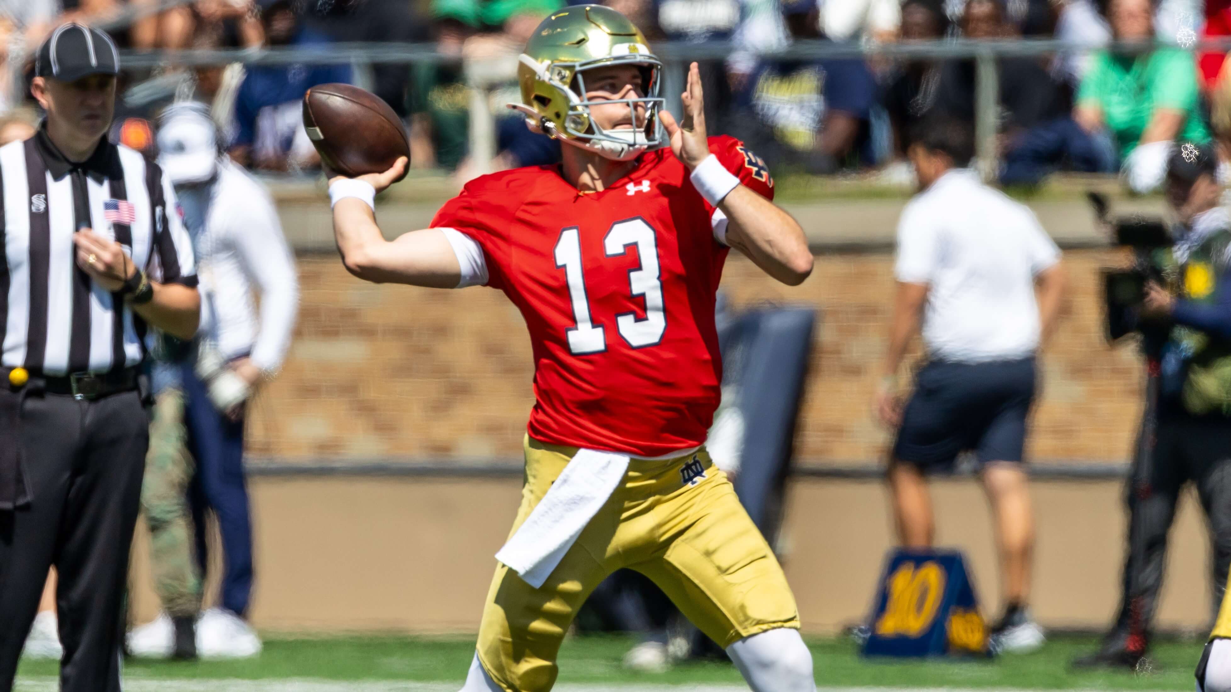 How To Bet - College Football Heisman Trophy Odds for 2026: Carr, Manning Setting the Preseason Pace
