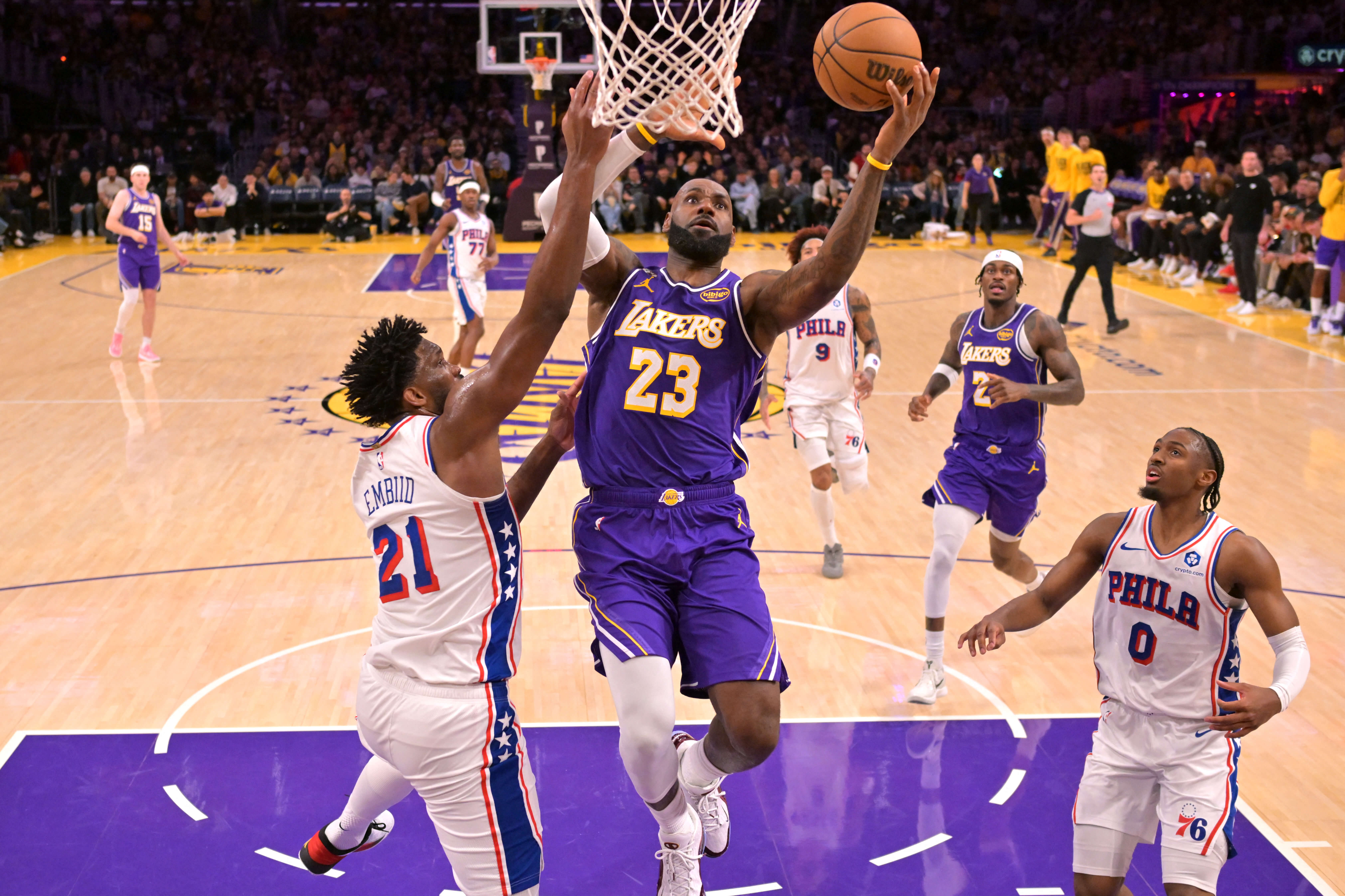 How To Bet - 76ers Surge to 3rd in NBA Title Chances at Sportsbooks, Prediction Markets Post-LeBron Deal