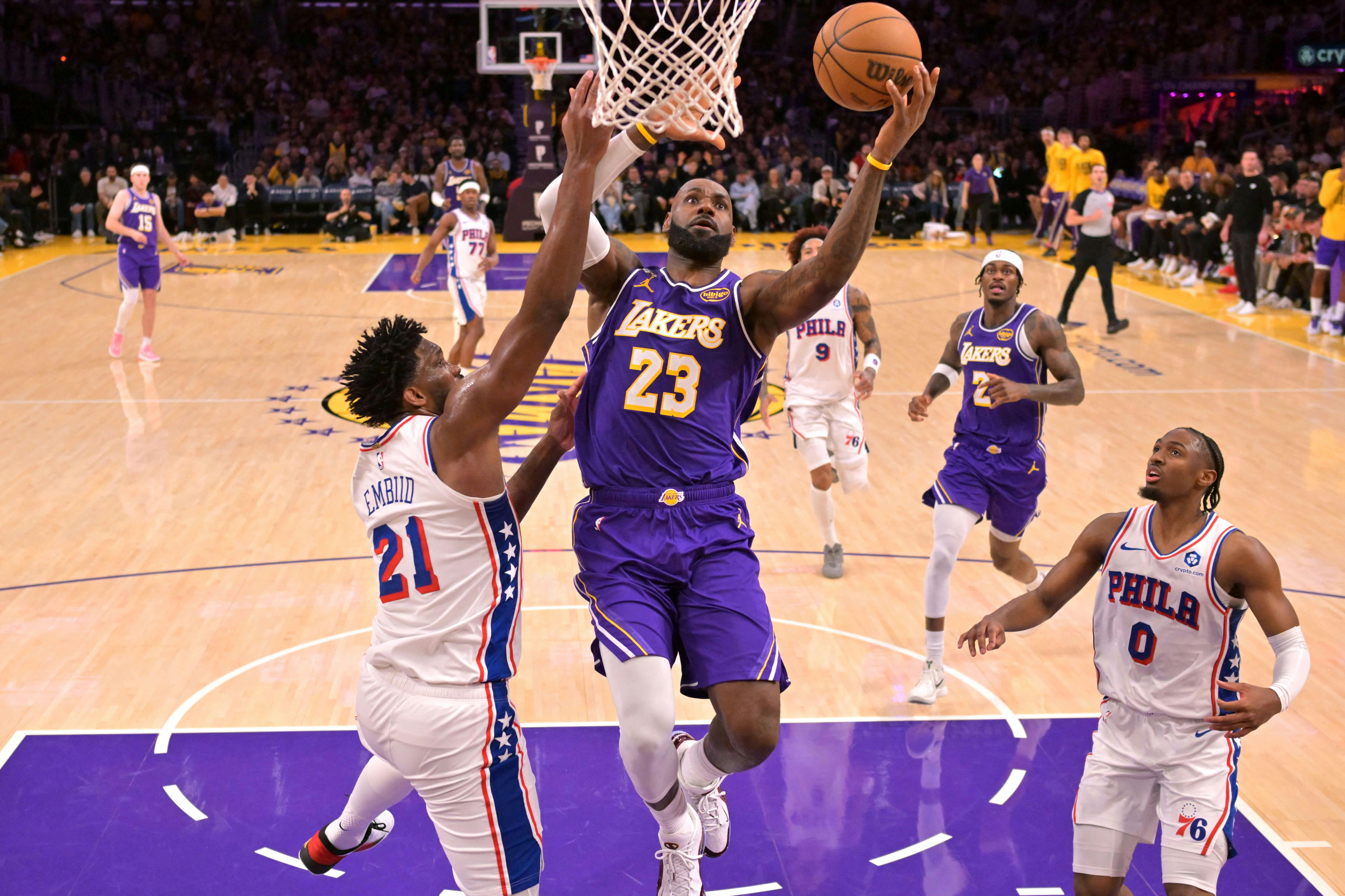 76ers Surge to 3rd in NBA Title Chances at Sportsbooks, Prediction Markets Post-LeBron Deal