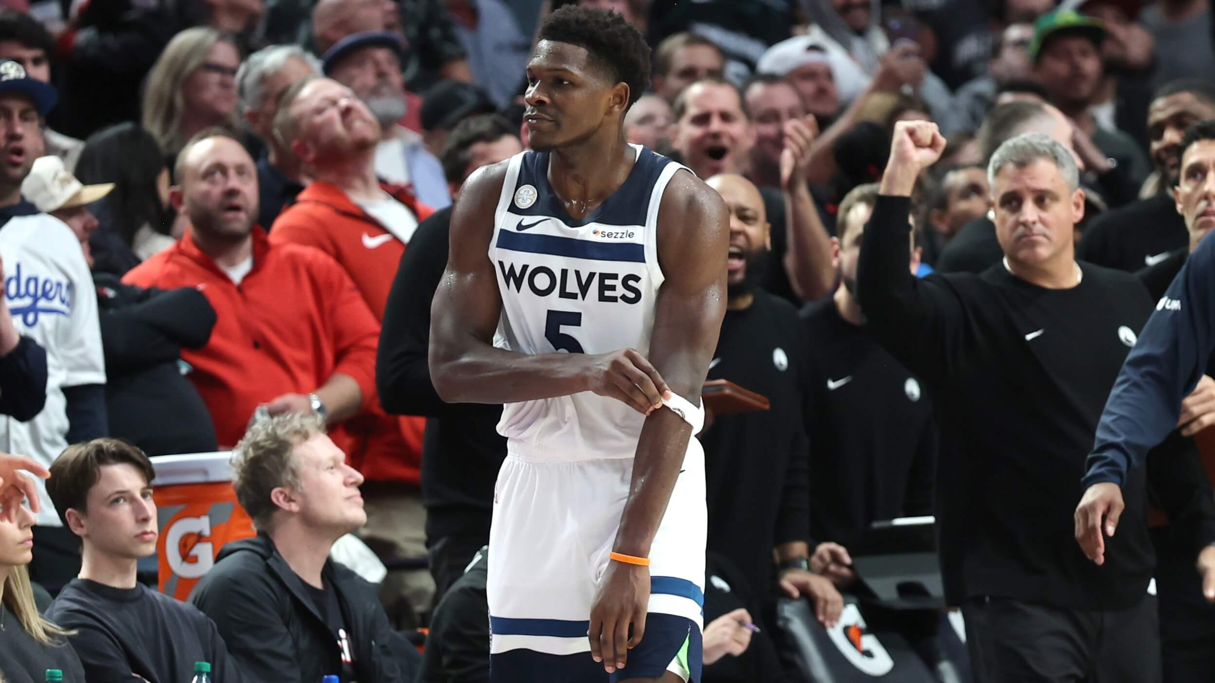 Timberwolves vs Lakers Prediction, Picks & Odds for Tonight’s NBA Game