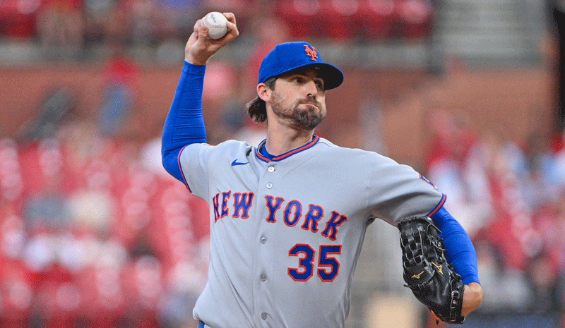Clay Holmes (35) pitches against the St. Louis Cardinals during the first inning at Busch Stadium.