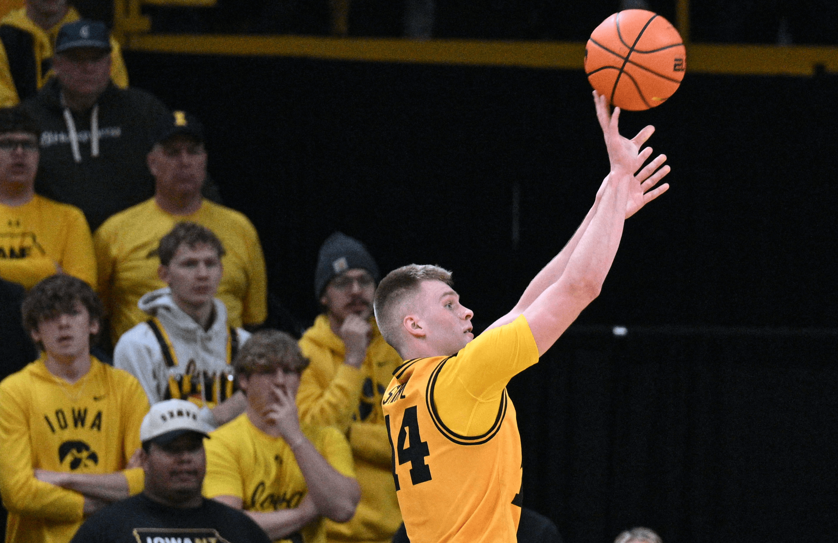 Northwestern vs Iowa Prediction, Picks & Odds for Today's College Basketball Game 