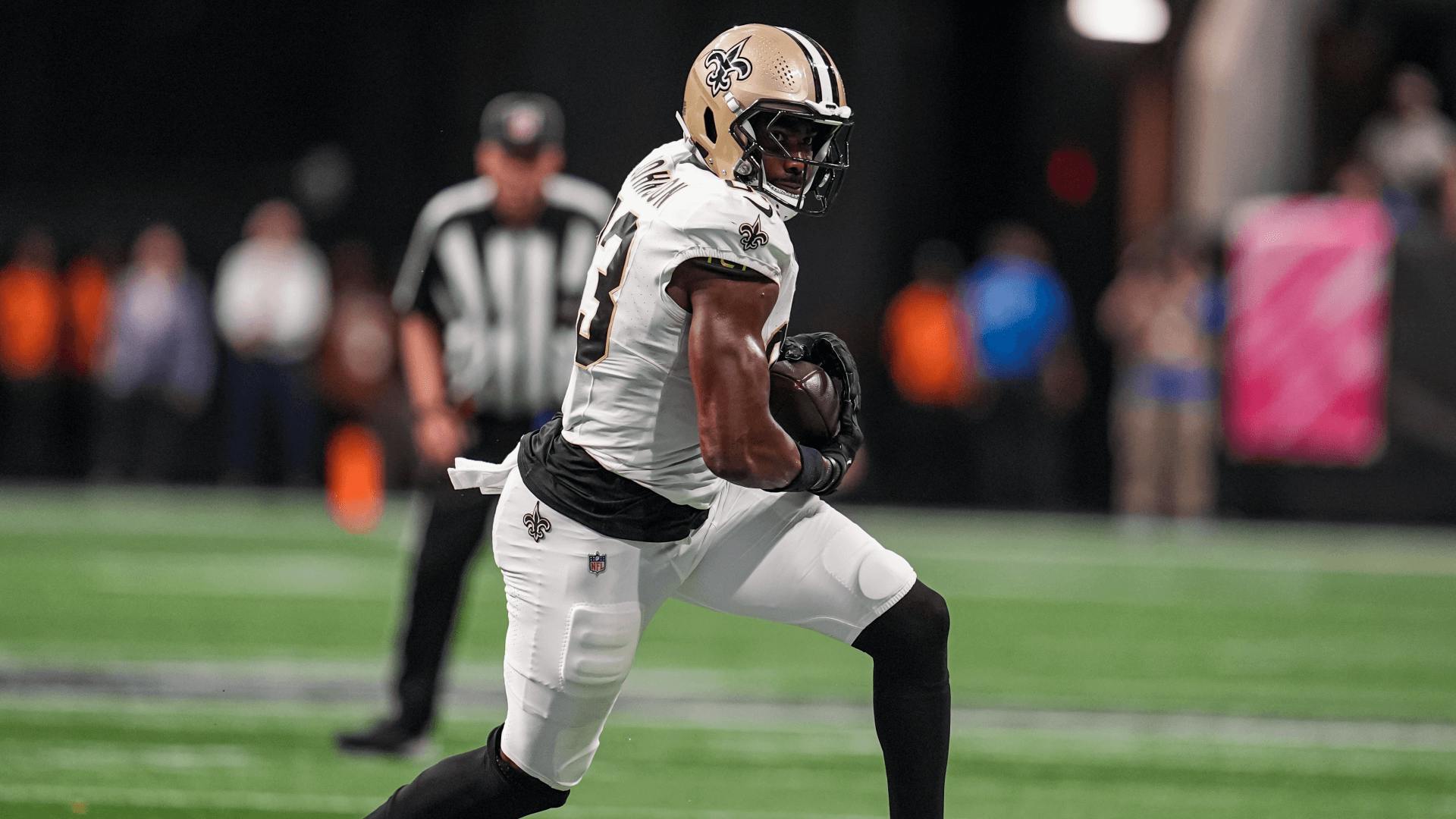 New Orleans Saints tight end Juwan Johnson (83) catches a pass against the Atlanta Falcons.