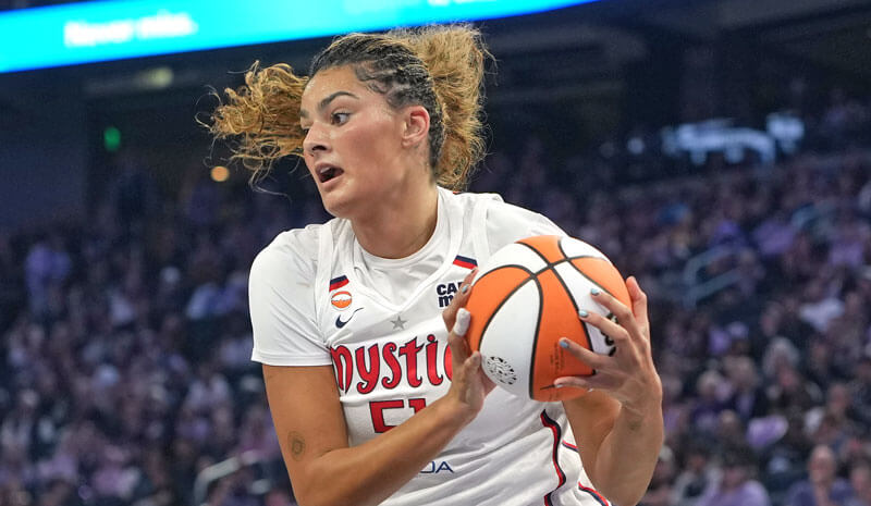 Washington Mystics center Lauren Betts (51).