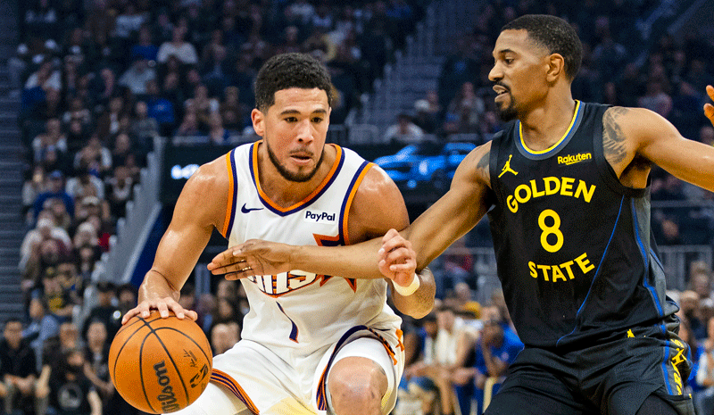 Golden State Warriors guard De'Anthony Melton (8) defends Phoenix Suns guard Devin Booker (1) during the first quarter at Chase Center.