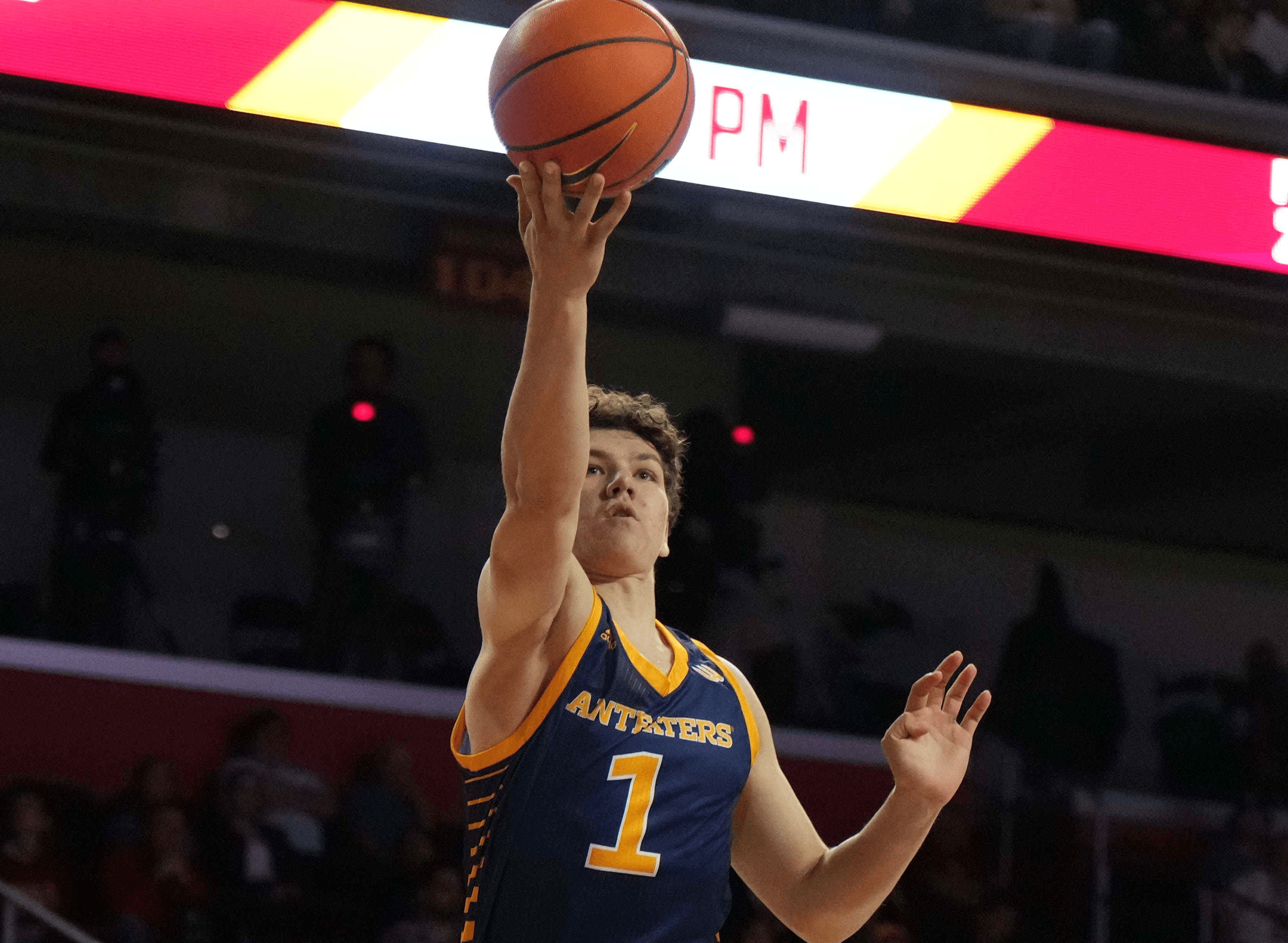UC Irvine Anteaters guard Derin Saran (1) shoots the ball