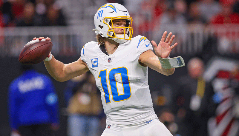 Early Chargers vs Chiefs Predictions, Picks, and Odds for SNF Week 14