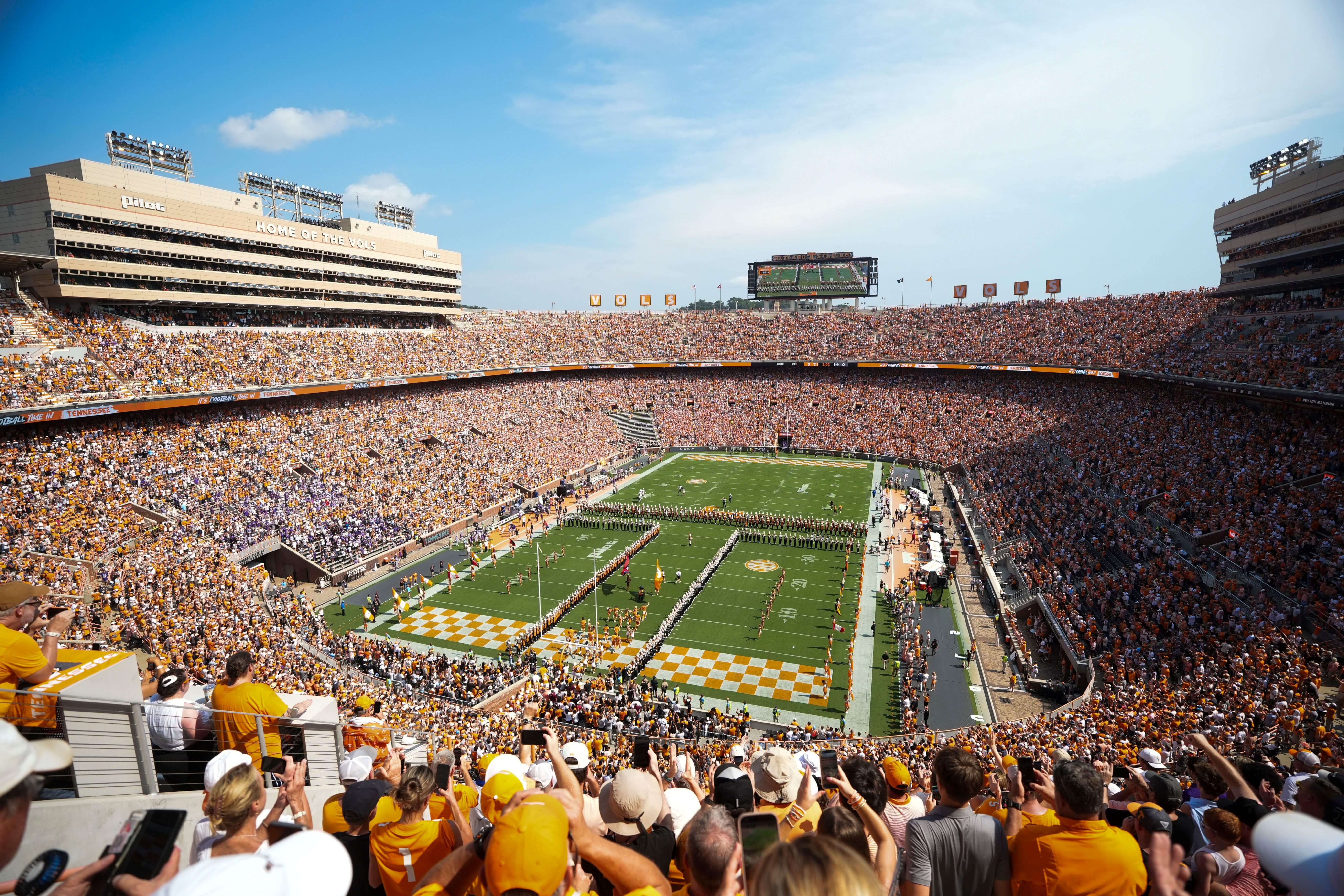 How To Bet - Texas vs Tennessee Weather Report: Sunny Forecast at Neyland Stadium