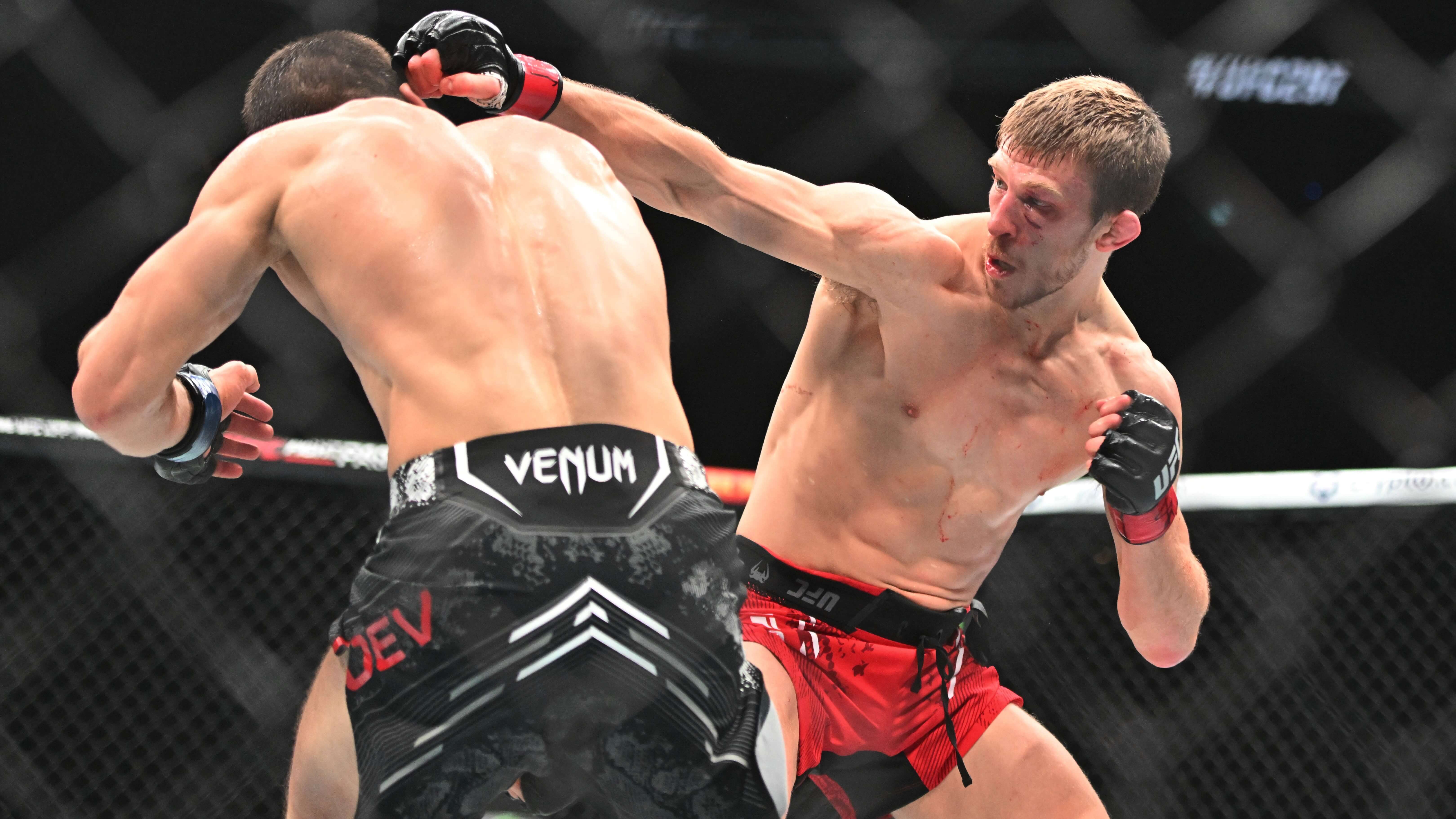 How To Bet - UFC 304: Arnold Allen vs Giga Chikadze Odds, Picks & Predictions 