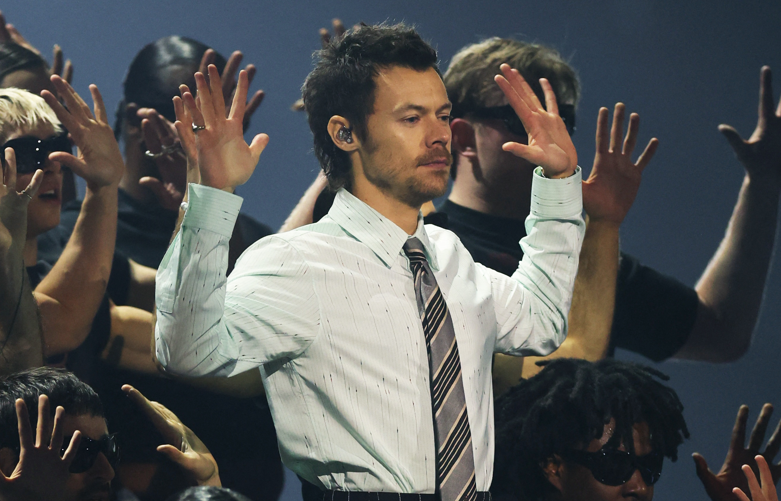 How To Bet - Super Bowl Halftime Show Odds: Miley Overtakes Harry Styles as Announcement Nears