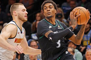 Lakers vs Timberwolves Prediction, Picks & Odds for Tonight’s NBA Game