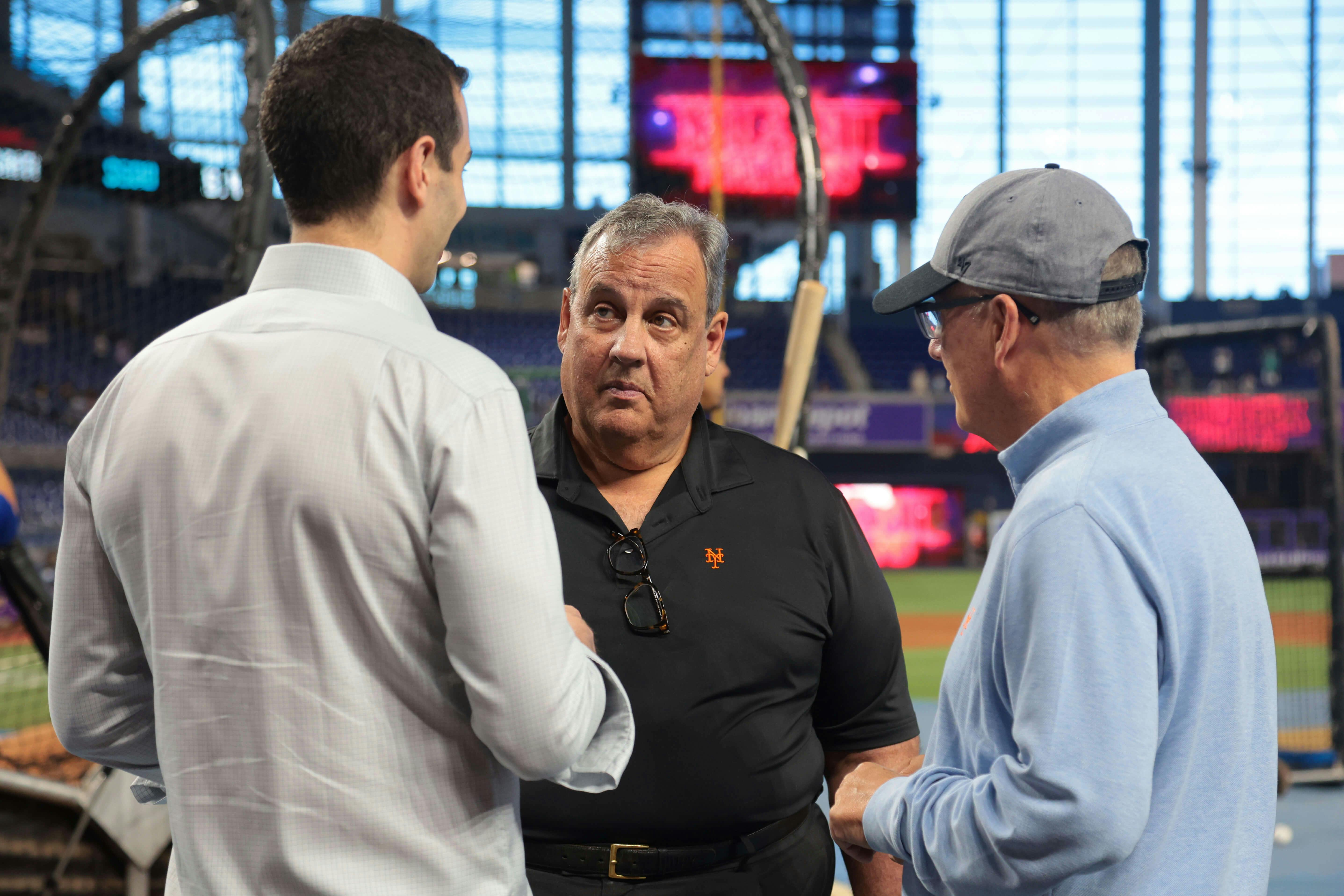 Former New Jersey Governor Chris Christie talks on the field to New York Mets owner Steve Cohen before the game between the Miami Marlins and the New York Mets at loanDepot Park. Sam Navarro-Imagn Images
